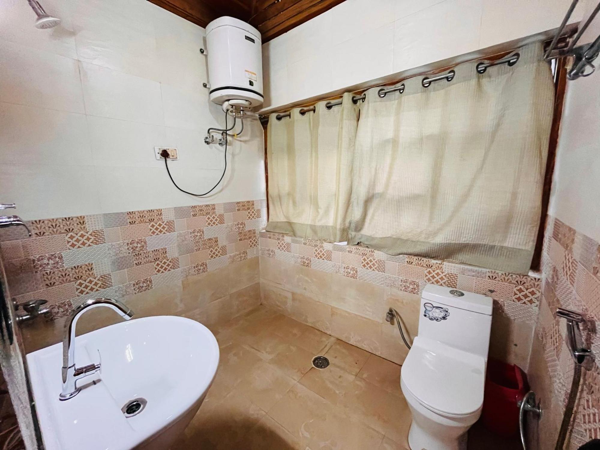 Himalayan Nomad Cottage, Manali ! All 2 Bedroom Independent Cottages ! Personal Lawn Every Cottage ! Parking ! Scenic Mountains View ! Spacious Rooms ! Екстер'єр фото